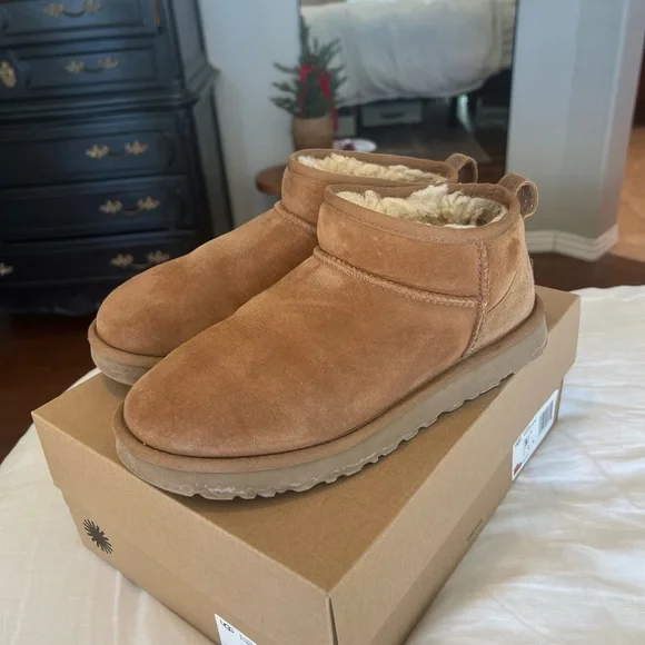 UGG Classic Ultra Mini Boots - Picture 1 of 7